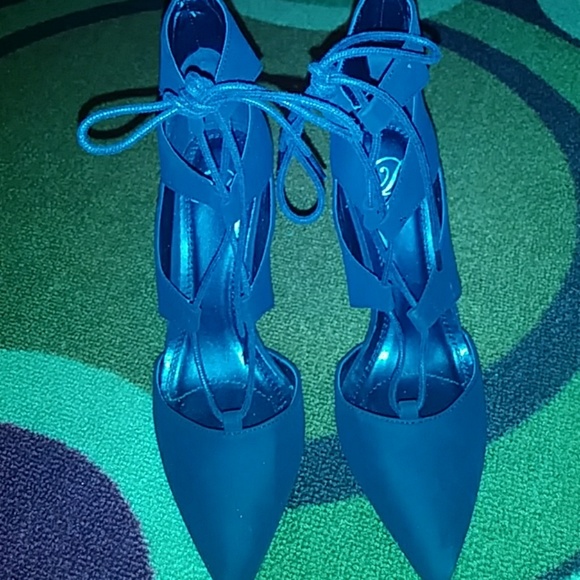 Lace up black heels - Picture 3 of 5